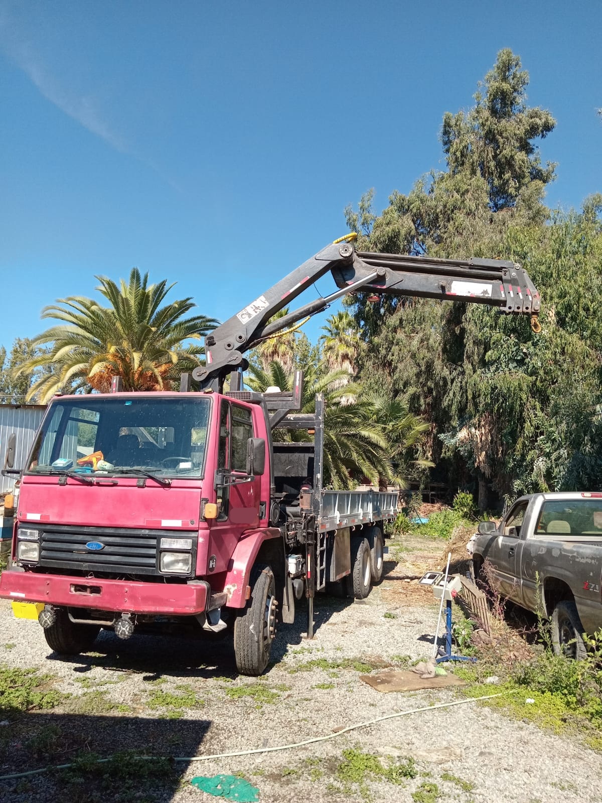 Camión Pluma Ford Cargo 1516 año 1998 con Pluma Hiab 125-4
