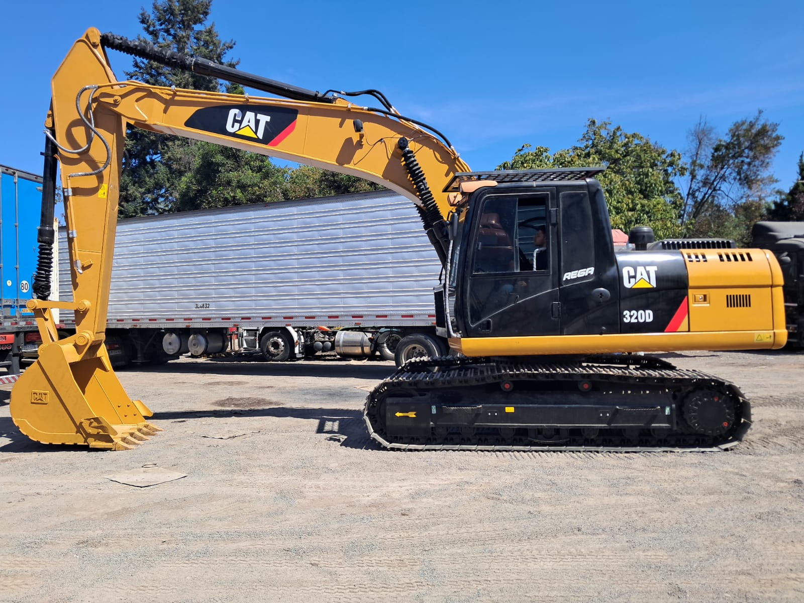 Caterpillar 320D Año 2018 6.000 horas aprox Japonesa