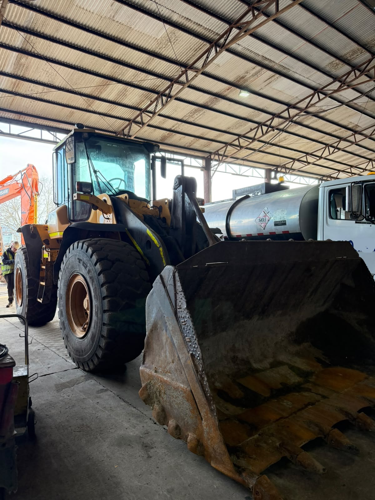 Cargador Frontal Volvo L120F – Año 2012 14.098 horas