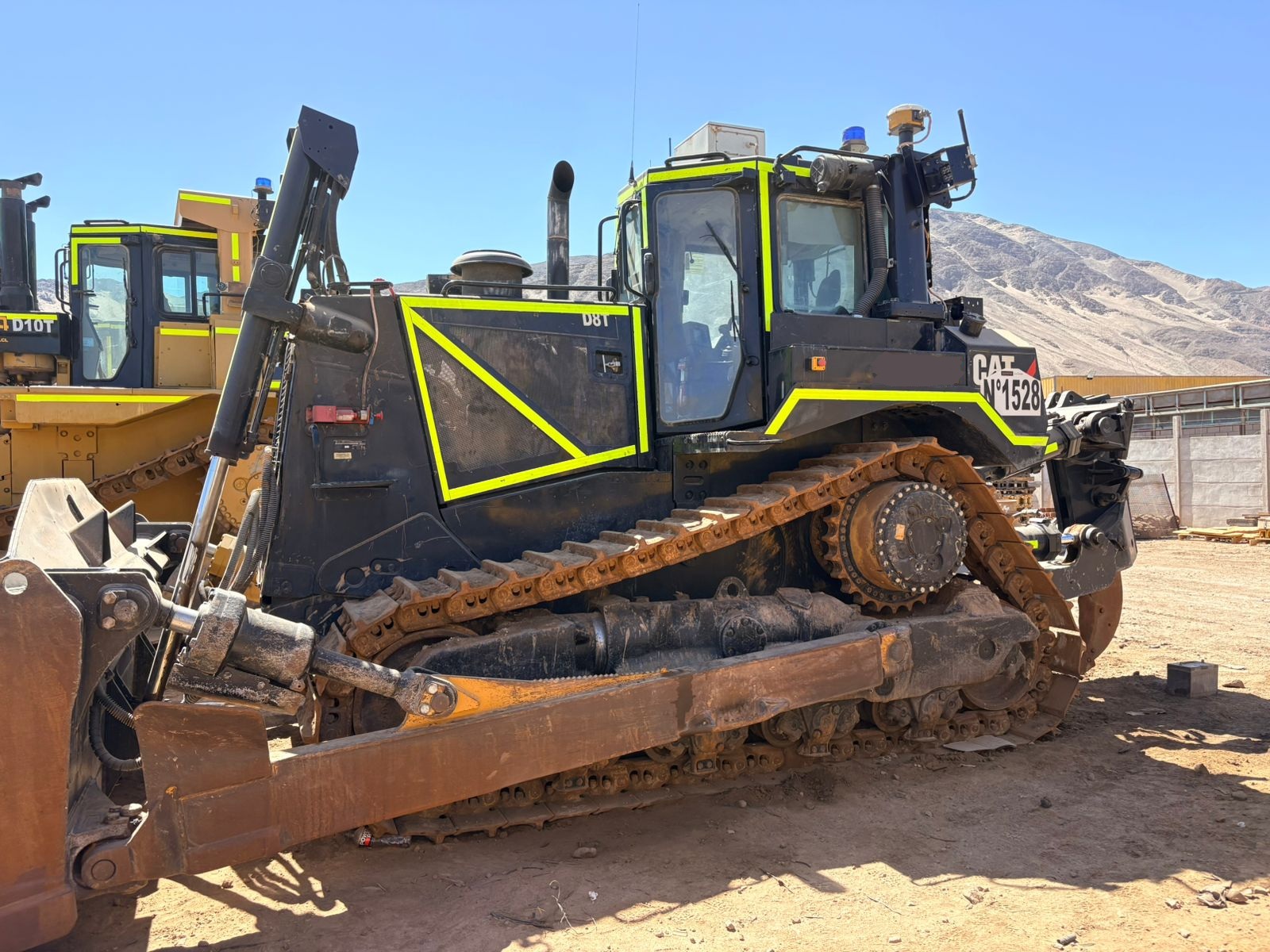 BULLDOZER CATERPILLAR D8T AÑO 2015, 100% OPERATIVO