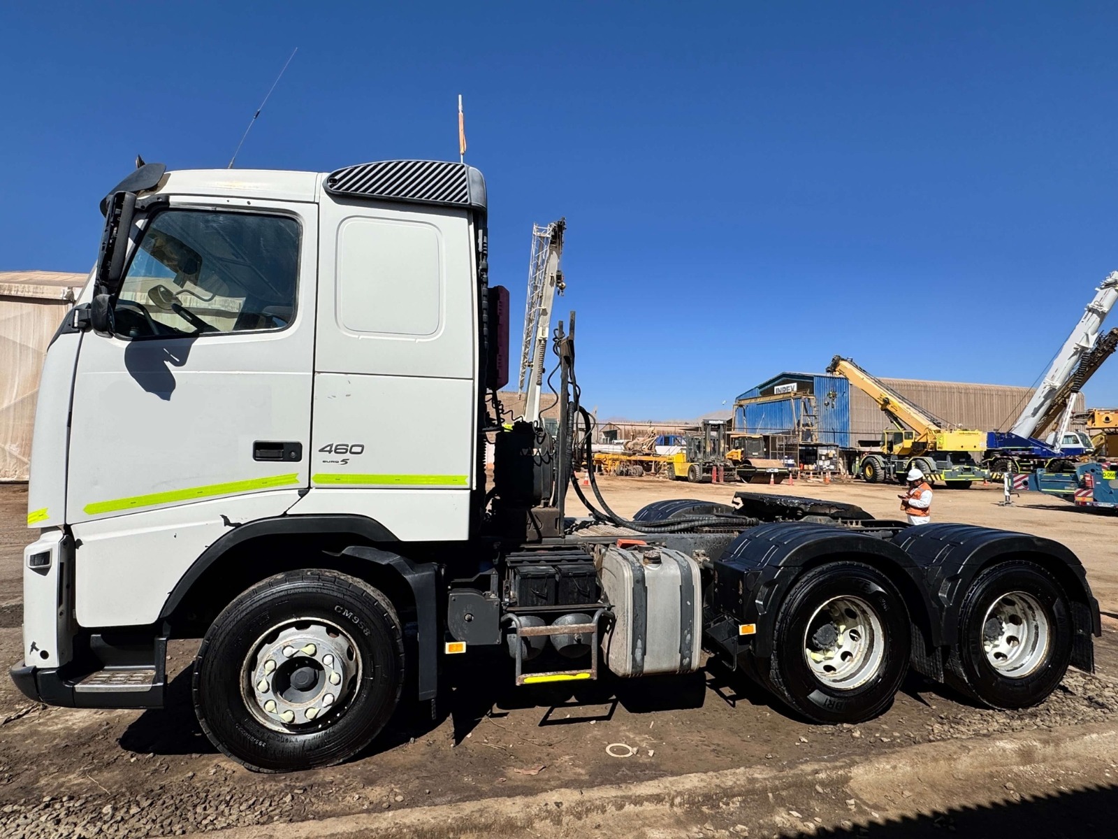 TRACTOCAMIÓN VOLVO FH460 AÑO 2013 160.880 km Impecable