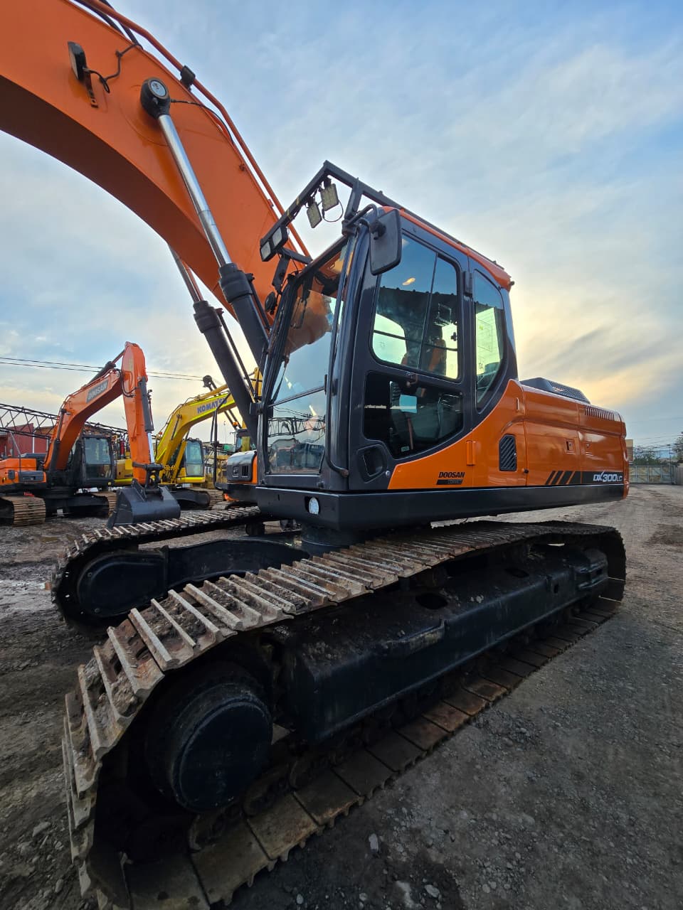 Excavadora Doosan DX300 lc año 2022 8.300 horas