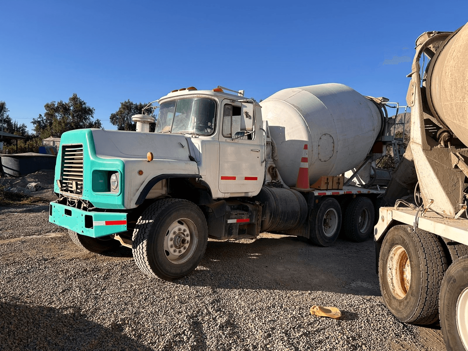 Camión Mixer Mack DM690S 2001
